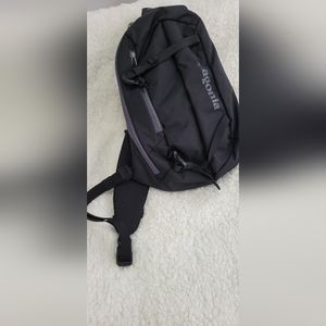 New w/o tags Patagonia Atom 8L Sling Bag, Black